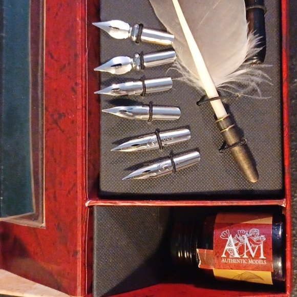 Authentic Models Feather Pen Set - Picture 3 of 6